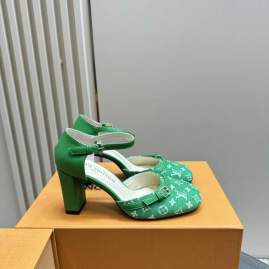 Picture of Louis Vuitton Shoes _SKULVsz35-428cmmnf040213609